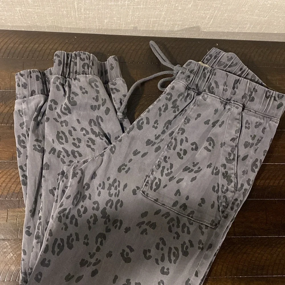 Side Stitch Tencera Joggers